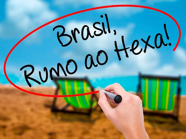 Man Hand writing Brasil, Rumo ao Hexa! con marcador negro en visu — Foto de Stock