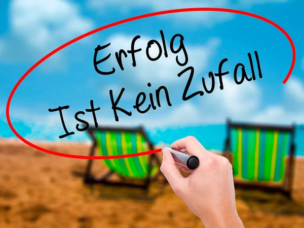 Man Hand writing Erfolg Ist Kein Zaufall (Success Is No Accident — Stok fotoğraf