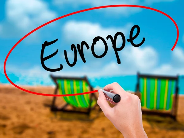 Człowiek w zapasie pismo Europy z czarnego markera na wizualne ekranie — Zdjęcie stockowe