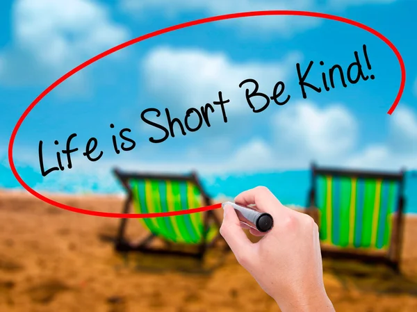 Man Hand writing Life is Short Be Kind! with black marker on vis — Stock Photo, Image