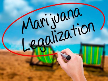 Adam el marihuana yasallaştırma vis siyah kalemi ile yazma