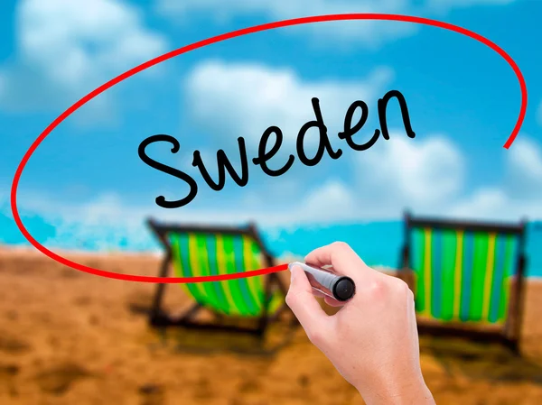 Man Hand escrevendo Suécia com marcador preto na tela visual — Fotografia de Stock