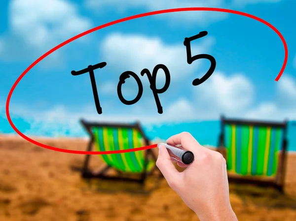 Man Hand schrijven Top 5 met zwarte marker op visuele scherm — Stockfoto