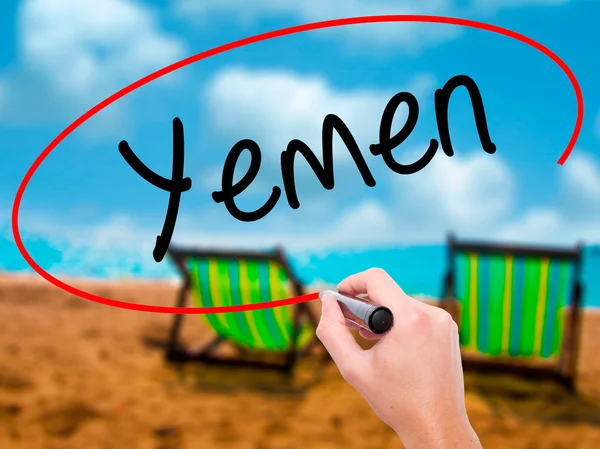 Hombre Escritura a mano Yemen con marcador negro en pantalla visual — Foto de Stock