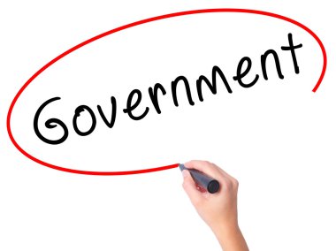 Kadın el hükümet ile siyah kalemi görsel ekranda yazma.