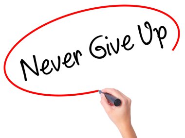 Kadın el hiç Give Up üzerinde görsel scr siyah kalemi ile yazma