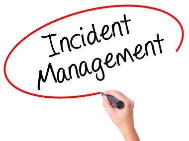 Kadın el olay yönetim ile siyah kalemi Görs üzerinde yazma.