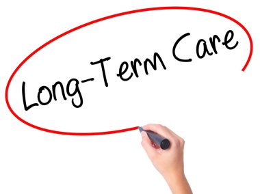 Kadın el uzun vadeli bakım ile siyah kalemi görsel sc yazma