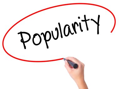 Kadın el popülerlik ile siyah kalemi görsel ekranda yazma.