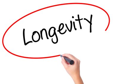 Kadın el uzun ömürlü görsel ekranda siyah kalemi ile yazma