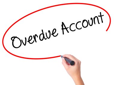 Kadın el vadesi geçmiş hesap ile siyah kalemi görsel s yazma.