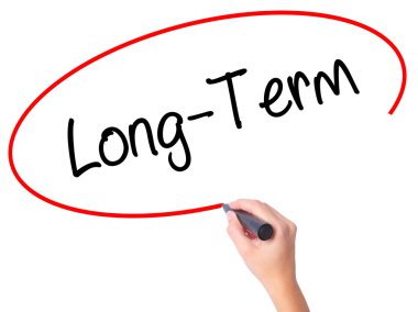 Kadın el yazma görsel ekranda siyah kalemi ile uzun vadeli