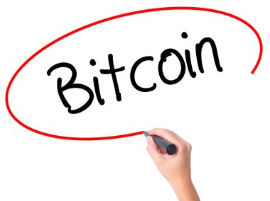 Kadın el Bitcoin ile siyah kalemi görsel ekranda yazma..