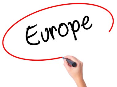 Kadın el Europe ile siyah kalemi görsel ekranda yazma.