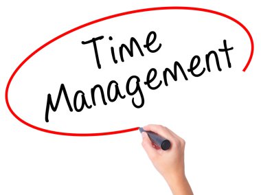 Kadın el zaman yönetimi ile siyah kalemi görsel s yazma.