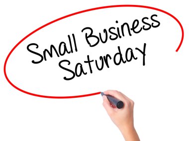 Kadın el küçük iş Cumartesi üzerinde siyah kalemi ile yazma 