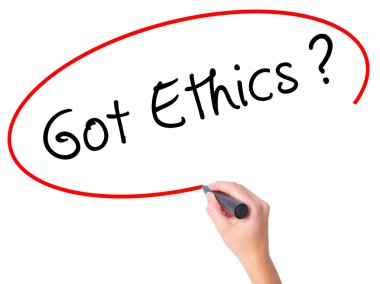 Kadın el var etik ile siyah kalemi görsel ekranda yazma.