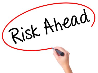 Kadın el risk devam görsel ekranda siyah kalemi ile yazma