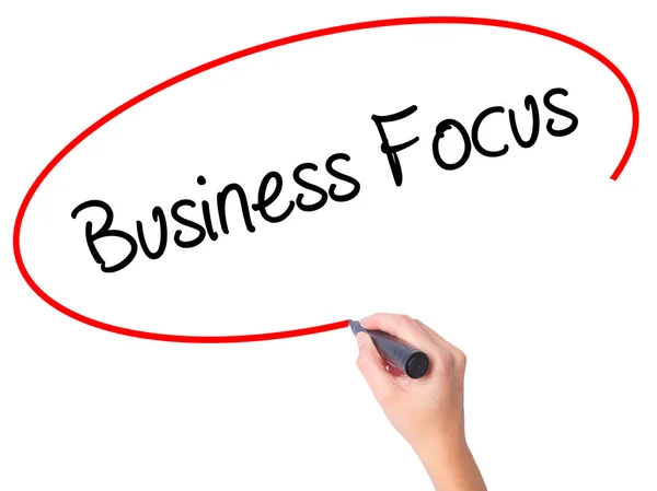 Donna Scrittura a mano Business Focus con pennarello nero su visual sc — Foto Stock