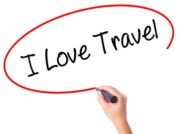 Женщины пишут I Love Travel черным маркером на визуальном шраме — стоковое фото