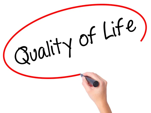 Women Hand writing Quality of Life with black marker on visual s — Stock Photo, Image