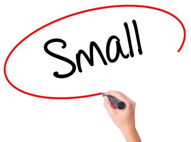 Kadın el küçük siyah kalemi ile görsel ekranda yazma..