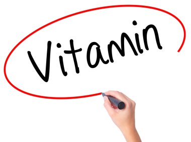 Kadın el vitamini ile siyah kalemi görsel ekranda yazma.