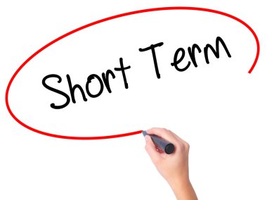 Kadın el kısa vadeli siyah kalemi ile görsel ekranda yazma.