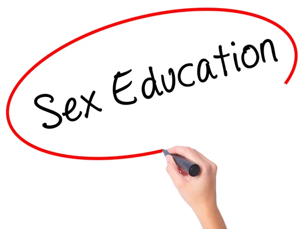 Kobiety w zapasie pismo edukacji seksualnej z czarnym markerem na visual scr — Zdjęcie stockowe