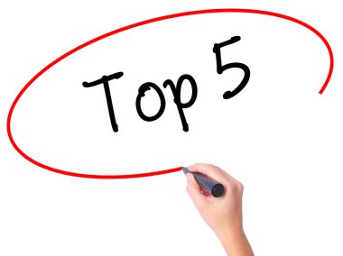 Kadın el ilk 5 siyah kalemi ile görsel ekranda yazma.