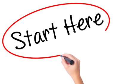 Kadın el buradan başlayın görsel ekranda siyah kalemi ile yazma