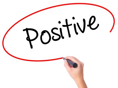 Kadın el pozitif siyah kalemi ile görsel ekranda yazma.