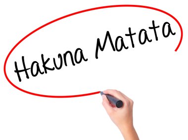 Kadın el Hakuna Matata yazma (Swahili ifade; bu anlamına gelir ve quot