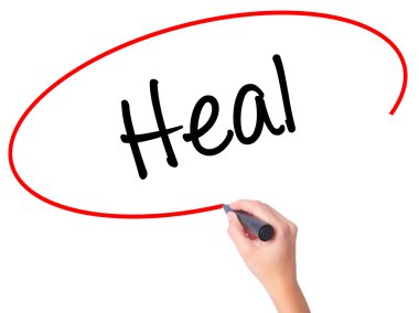 Kadın el Heal siyah kalemi ile görsel ekranda yazma.