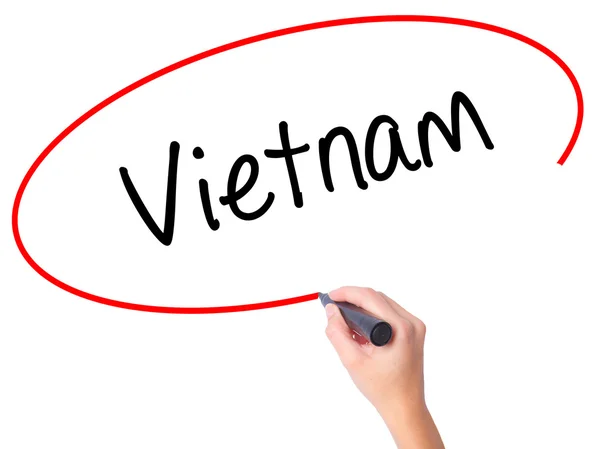 여자 손 영상 화면에 검은색 표시와 함께 베트남을 작성 — 스톡 사진