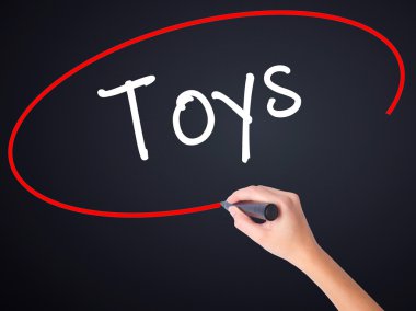 Kadın el yazma oyuncaklar şeffaf kartı bir marker ile 