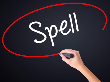 Kadın el yazma yazım saydam kartı bir marker ile 