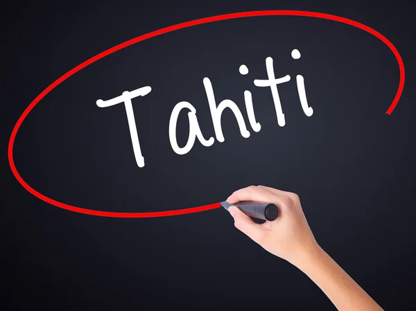 Kobieta ręka piśmie Tahiti markerem przezroczyste płyty — Zdjęcie stockowe