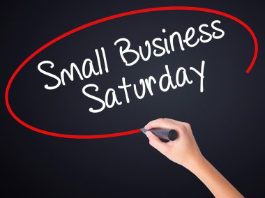 Kadın el yazma Small Business tr üzerinden bir marker ile Cumartesi
