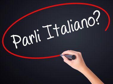 Kadın el yazma Parli Italiano? bir marker ile transparen üzerinde