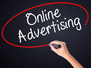 Kadın el yazma Online Reklam üzerine saydam bir marker ile