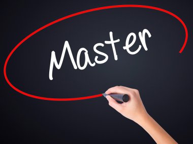 Kadın el yazma Master bir marker şeffaf kartı ile 