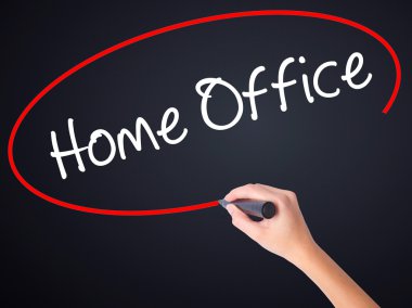 Kadın el yazma Home Ofis şeffaf bo üzerinde bir marker ile