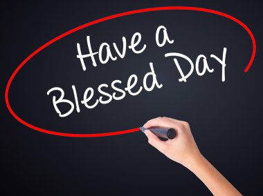 Kadın el yazma transp üzerinde bir marker ile harika bir gün var