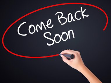 Kadın el yazma gel geri yakında üzerine saydam bir marker ile