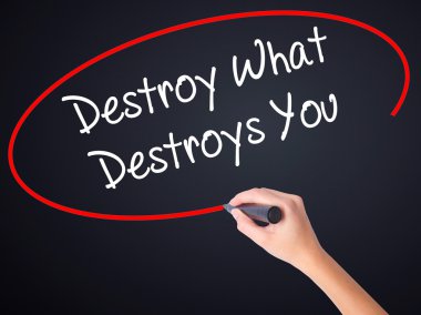 Kadın el Destroy ne üzerinde bir marker ile yok yazma 