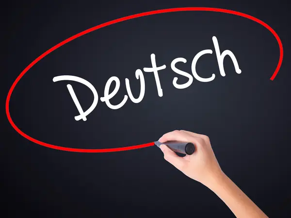 Женщина с надписью Deutsh (немецкий по-немецки) — стоковое фото