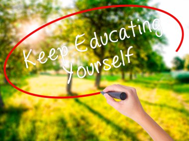 Kadın el yazma tutmak eğitmek kendin tr üzerinden bir marker ile