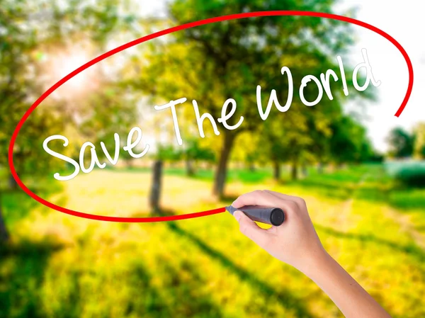 Ženská ruka psaní Save The World fixou přes transparentní — Stock fotografie