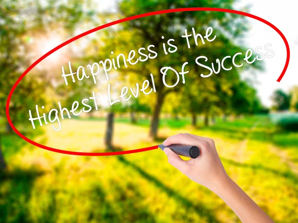 Woman Hand Writing Happiness is the Highest Level Of Success wit — Stock Photo, Image